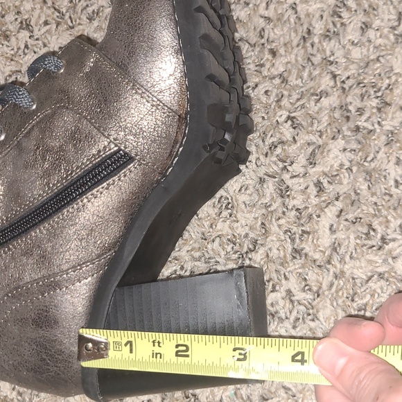 DIBA Distressed Metallic Gray/Silver Lace Up Ankle Boot 8M Side Zipper - Picture 4 of 5